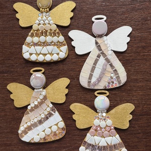 Arany-fehér angyalka fa alapon. 10x8 cm - karácsony - karácsonyi lakásdekoráció - karácsonyfadíszek - Meska.hu