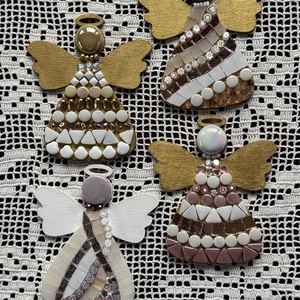 Arany-fehér angyalka fa alapon. 10x8 cm - karácsony - karácsonyi lakásdekoráció - karácsonyfadíszek - Meska.hu