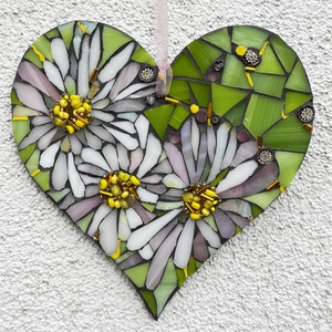 mozaik szív, százszorszéppel, üveggel  és gyönggyel - otthon & életmód - dekoráció - kép & falikép - mozaik kép - Meska.hu