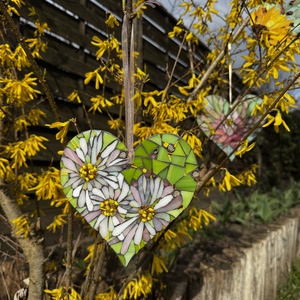 mozaik szív, százszorszéppel, üveggel  és gyönggyel - otthon & életmód - dekoráció - kép & falikép - mozaik kép - Meska.hu