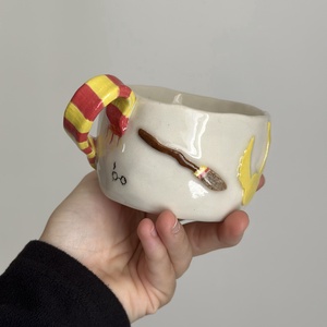 Harry Potter bögre, Otthon & Életmód, Konyhafelszerelés, tálalás, Tálalás, Bögre & Csésze, Agyagozás, Harry Potter világát idéző bögre. Minden apró részlet kézzel készült.

, MESKA