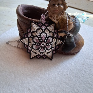 Elegáns 3D hatású gyöngyfűzött medál, Ékszer, Nyaklánc, Medál, Gyöngyfűzés, gyöngyhímzés, MESKA