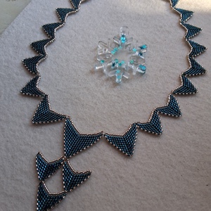 Elegáns 3D hatású gyöngyfűzött nyaklánc - ékszer - nyaklánc - y nyaklánc - Meska.hu