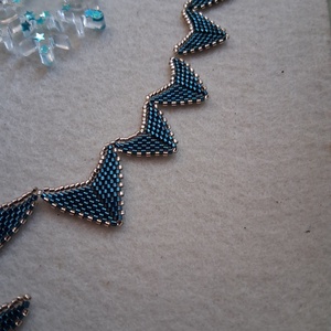 Elegáns 3D hatású gyöngyfűzött nyaklánc - ékszer - nyaklánc - y nyaklánc - Meska.hu