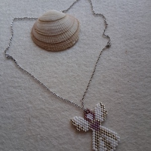 Angyalka gyöngyfűzött medál fémlánccal - ékszer - nyaklánc - medál - Meska.hu