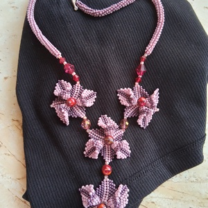 Elegáns virágos gyöngyfűzött nyaklánc - ékszer - nyaklánc - hosszú nyaklánc - Meska.hu