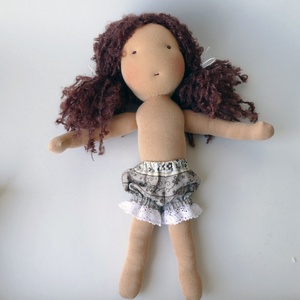 Waldorf baba -hagyományos waldorf baba göndör hajjal, természetes anyagokból -  - Meska.hu