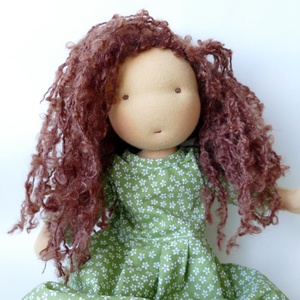 Waldorf baba -hagyományos waldorf baba göndör hajjal, természetes anyagokból -  - Meska.hu