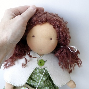 Waldorf baba -hagyományos waldorf baba göndör hajjal, természetes anyagokból -  - Meska.hu