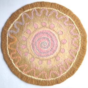 Púder mandala ülőlap - nemez ülőlap, párna, szőnyeg, játszószőnyeg - otthon & lakás - lakástextil - párna & párnahuzat - Meska.hu Púder mandala ülőlap - nemez ülőlap, párna, szőnyeg, játszószőnyeg - otthon & lakás - lakástextil - párna & párnahuzat - Meska.hu
