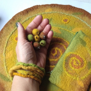 Őszi levél fülbevaló - fülbevaló gyönggyel - ékszer - fülbevaló - lógós kerek fülbevaló - Meska.hu