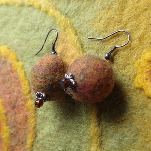 Őszi levél fülbevaló - fülbevaló gyönggyel, Ékszer, Fülbevaló, Lógós kerek fülbevaló, Nemezelés, MESKA