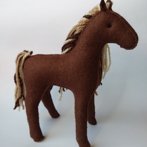 Csokoládé lovacska -  gyapjúfilc ló, gyapjú sörénnyel - játék & sport - plüssállat & játékfigura - ló - Meska.hu
