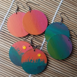 Alkonyat - fa fülbevaló kézzel festve - ékszer - fülbevaló - lógós kerek fülbevaló - Meska.hu