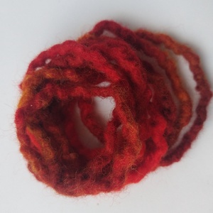 Tábortűz nemez lánc -nemezelt karkötő, nyaklánc, bokalánc, hajdísz... - esküvő - ékszer - karkötő & csuklódísz - Meska.hu