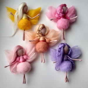 Tavaszi virágtündér, Zöldike - tűnemezelt gyapjú tündér, selyemmel - otthon & életmód - dekoráció - dísztárgy - Meska.hu