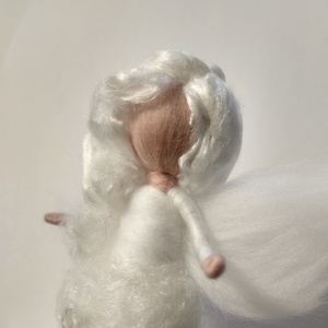 Hófehér tündér - gyapjú tündér, fehér színben, selyemmel - otthon & életmód - dekoráció - dísztárgy - Meska.hu