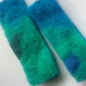 Tengerszín fülbevaló - gyapjú fülbevaló - ékszer - fülbevaló - lógó fülbevaló - Meska.hu