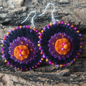 Nyári éjszaka, korong fülbevaló - gyapjúfilc fülbevaló gyönggyel, Ékszer, Fülbevaló, Lógó fülbevaló, Ékszerkészítés, Hímzés, MESKA