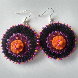 Nyári éjszaka, korong fülbevaló - gyapjúfilc fülbevaló gyönggyel - ékszer - fülbevaló - lógó fülbevaló - Meska.hu