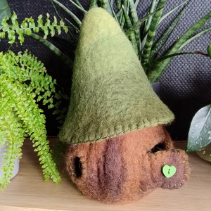 Zöld manó ház - gyapjúból nemezelt házikó  - játék & sport - baba & babaház - babaház - Meska.hu