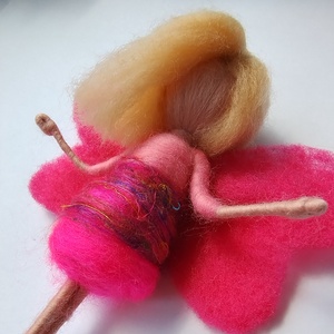 Ragyogó pink tündér - tűnemezelt gyapjú tündér, selyemmel - otthon & életmód - dekoráció - dísztárgy - Meska.hu