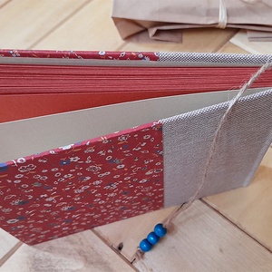Egyedi sketchbook - kézi kötésű, vörös lapokból - otthon & lakás - papír írószer - jegyzetfüzet & napló - Meska.hu
