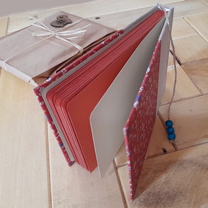 Egyedi sketchbook - kézi kötésű, vörös lapokból - otthon & életmód - papír, írószer - jegyzetfüzet & napló - Meska.hu