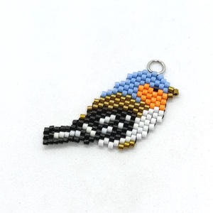 Madárka gyöngy medál, Ékszer, Nyaklánc, Medál, Ékszerkészítés, Gyöngyfűzés, gyöngyhímzés, MESKA