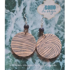 BOHOdesign aszimmetrikus fülbevaló - tenger hullámai, Ékszer, Fülbevaló, Lógós kerek fülbevaló, , Tenger hullámai BOHOdesign fülbevaló, 4 cm az átmérője. Kerámia gyönggyel.

Fa alapra készül, nagyo..., MESKA
