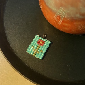 Virágos medál - Meska.hu