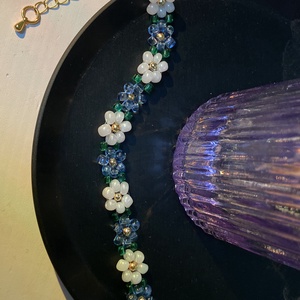 Kék-fehér virágos karkötő - ékszer - karkötő - gyöngyös karkötő - Meska.hu