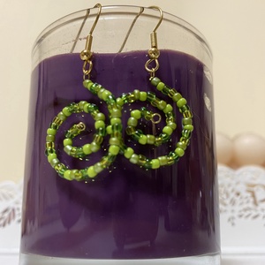 Zöld csigavonalas fülbevaló - Meska.hu