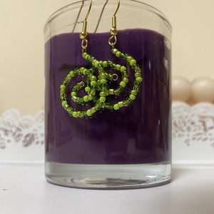 Zöld csigavonalas fülbevaló - ékszer - fülbevaló - lógó fülbevaló - Meska.hu