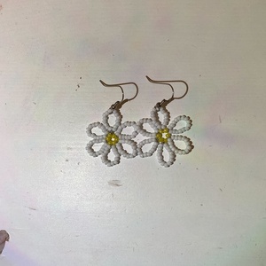 Fehér virág fülbevaló - ékszer - fülbevaló - lógó fülbevaló - Meska.hu