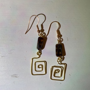 Barna köves fülbevaló - ékszer - fülbevaló - lógó fülbevaló - Meska.hu
