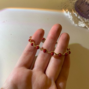 Piros gyöngyös karkötő - ékszer - karkötő - gyöngyös karkötő - Meska.hu