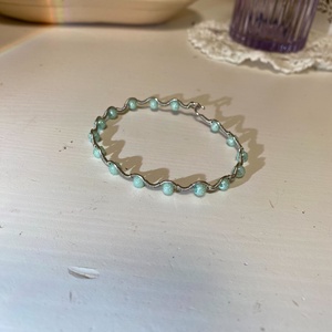 Világoskék gyöngyös karkötő - ékszer - karkötő - gyöngyös karkötő - Meska.hu