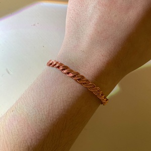 Csavart fém karkötő - Meska.hu