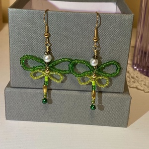 Zöld szitakötős fülbevaló - ékszer - fülbevaló - lógó fülbevaló - Meska.hu