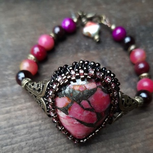 Jáde és gránát karkötő - ékszer - karkötő - gyöngyös karkötő - Meska.hu