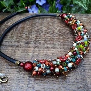 Szines, vidám, virágos - ékszer - nyaklánc - gyöngyös nyaklánc - Meska.hu