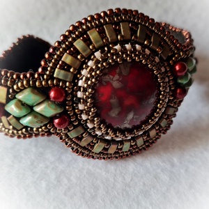 gyöngyhímzett karkötő - ékszer - karkötő - karkötő medállal - Meska.hu