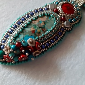 Nyaklánc gyöngyhímzett medállal - ékszer - nyaklánc - medálos nyaklánc - Meska.hu