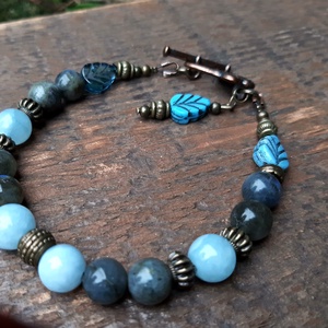 Labradorit és akvamarin karkötő - ékszer - karkötő - gyöngyös karkötő - Meska.hu