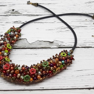 Szines, virágos, apró gyöngyös nyaklánc - Meska.hu