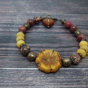 Karkötő Őszi színekben - ékszer - karkötő - karkötő medállal - Meska.hu