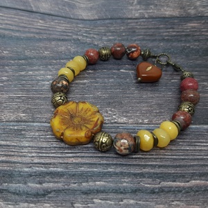 Karkötő Őszi színekben - ékszer - karkötő - karkötő medállal - Meska.hu