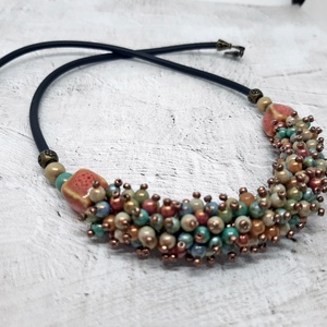 Szines bogyós nyaklánc - ékszer - nyaklánc - gyöngyös nyaklánc - Meska.hu
