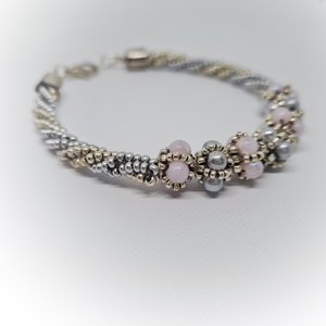 Ezüst és rózsaszin gyöngyös karkötő - Meska.hu